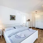 Zvonkova By Interhome Daire